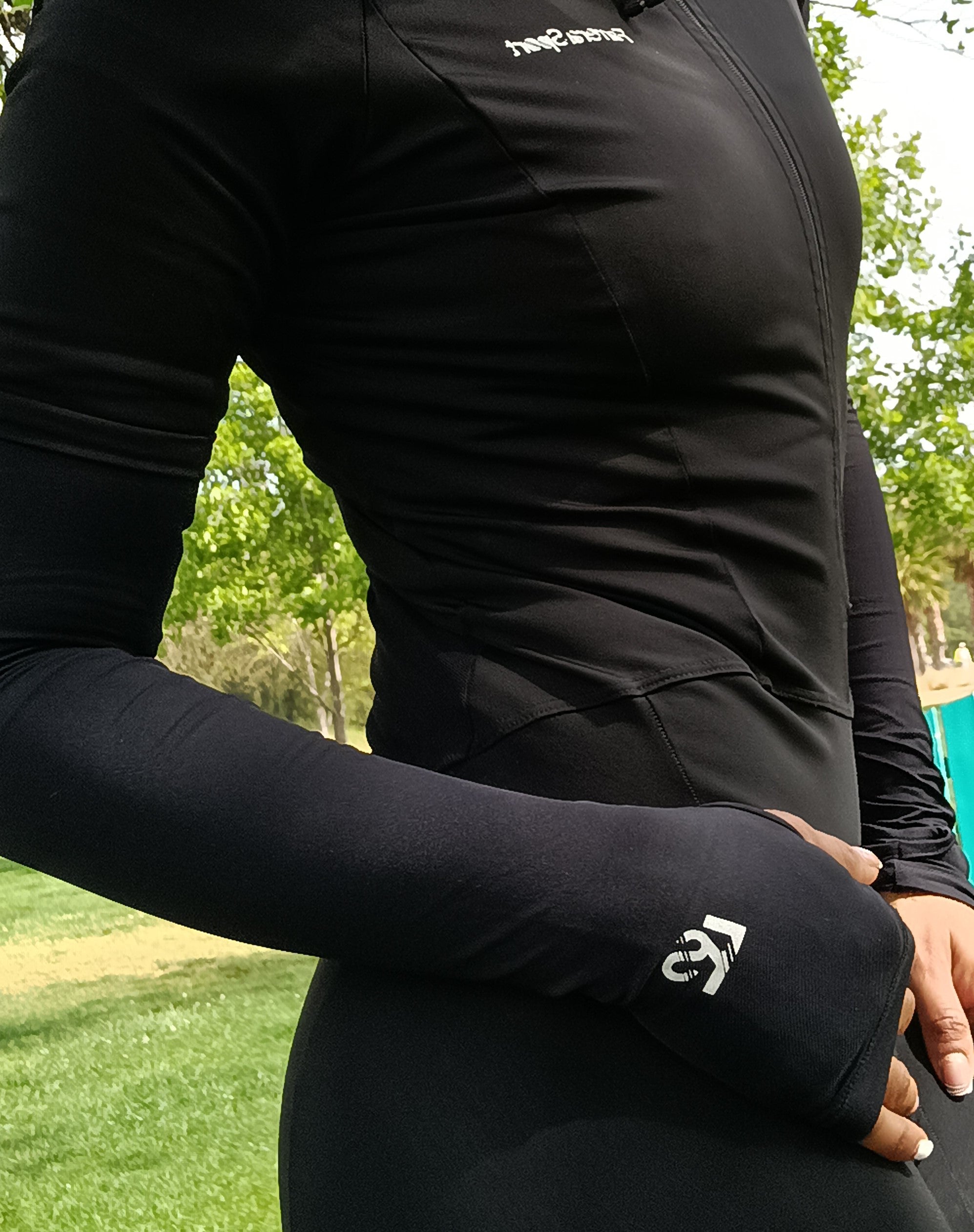 Sports sleeves for cycling and running | UV protection and light compression